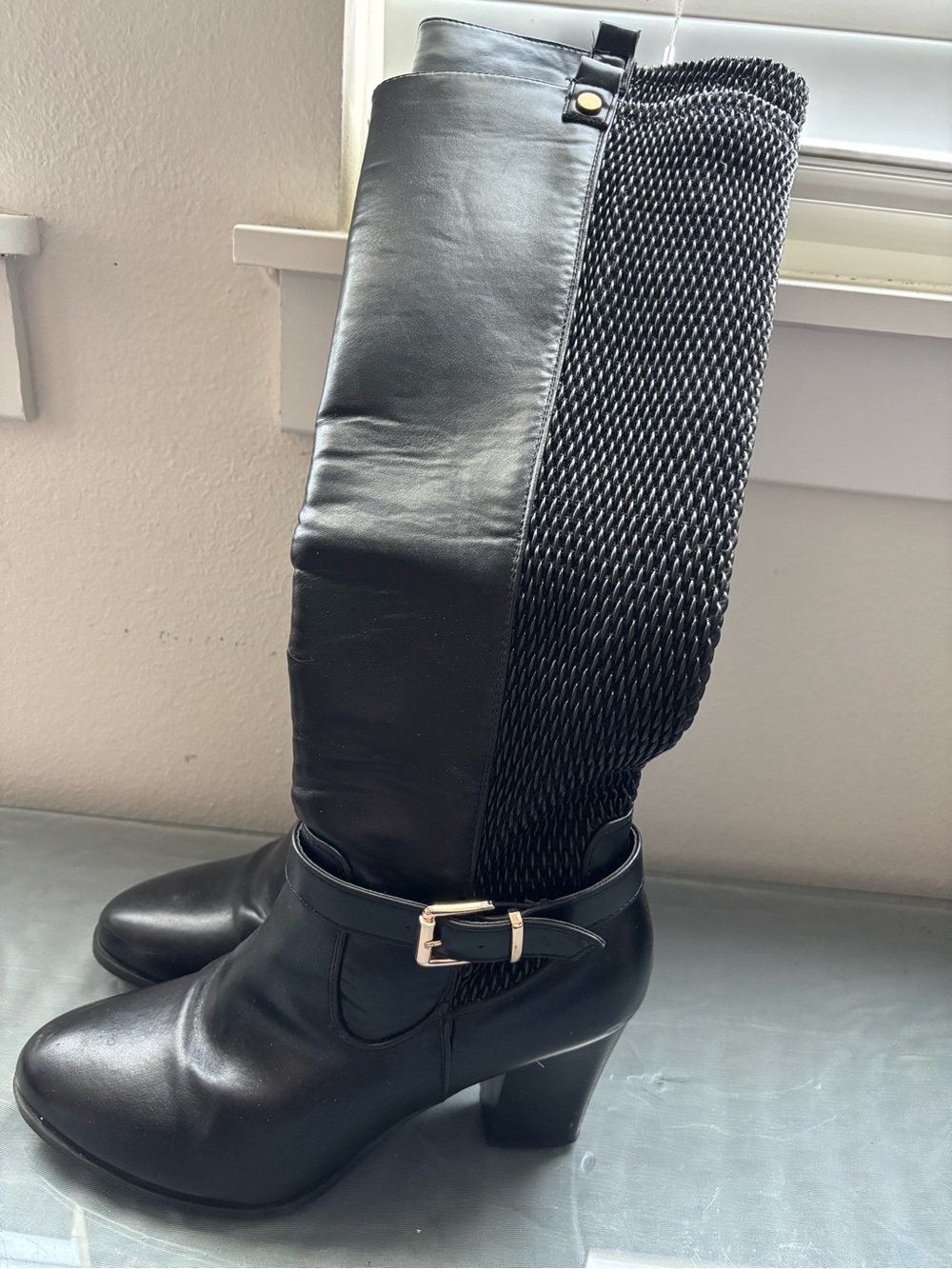Source Unknown Black Mid-Calf Heeled Boots with Buckle Detail